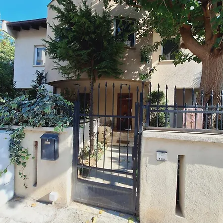 Quiet, Family-friendly House With Garden & Parking *