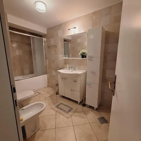Quiet, Family-friendly House With Garden & Parking Skopje